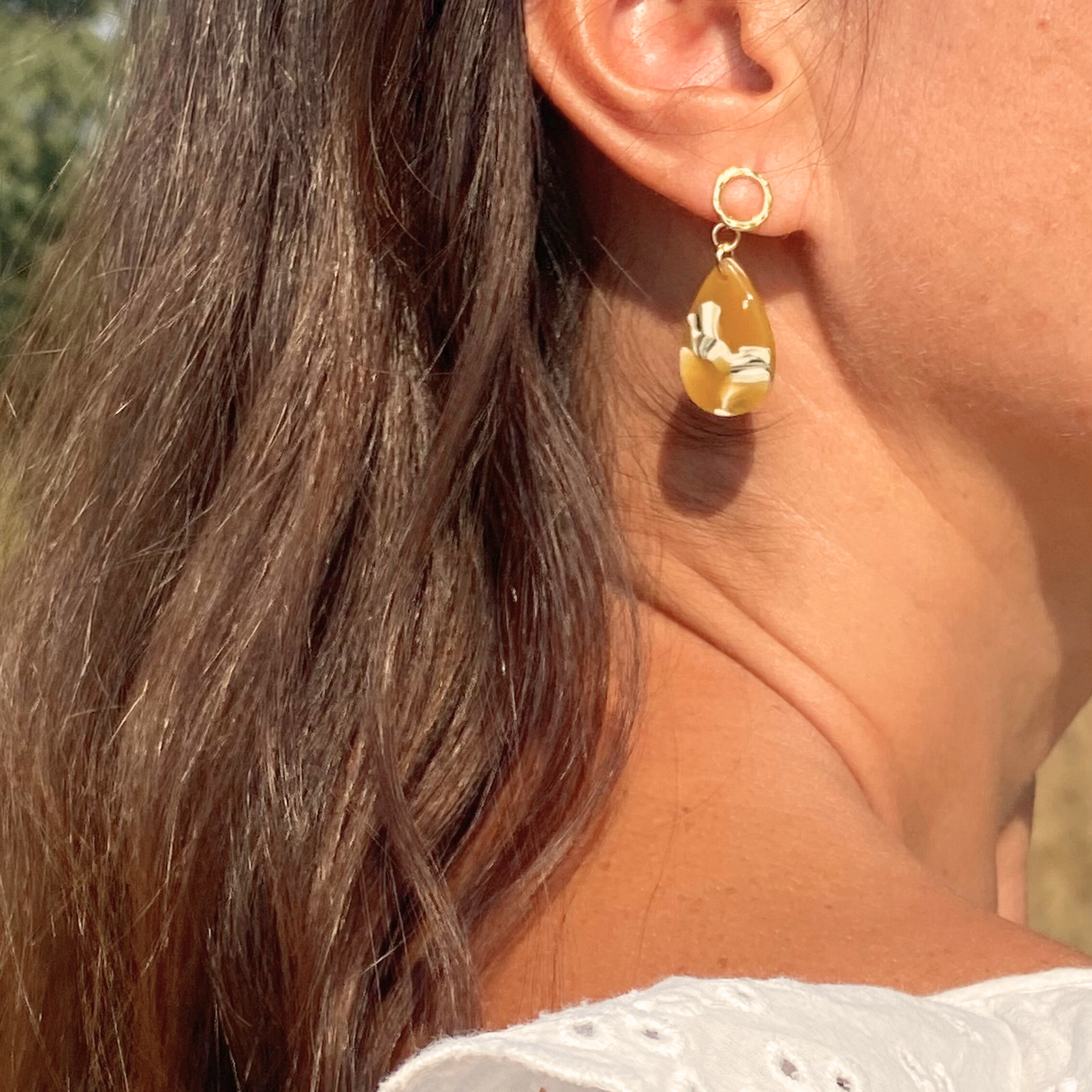 CHICA GAUCHA - boucles d'oreilles CARAMELO ocre - Goutte d'acétate & anneau doré