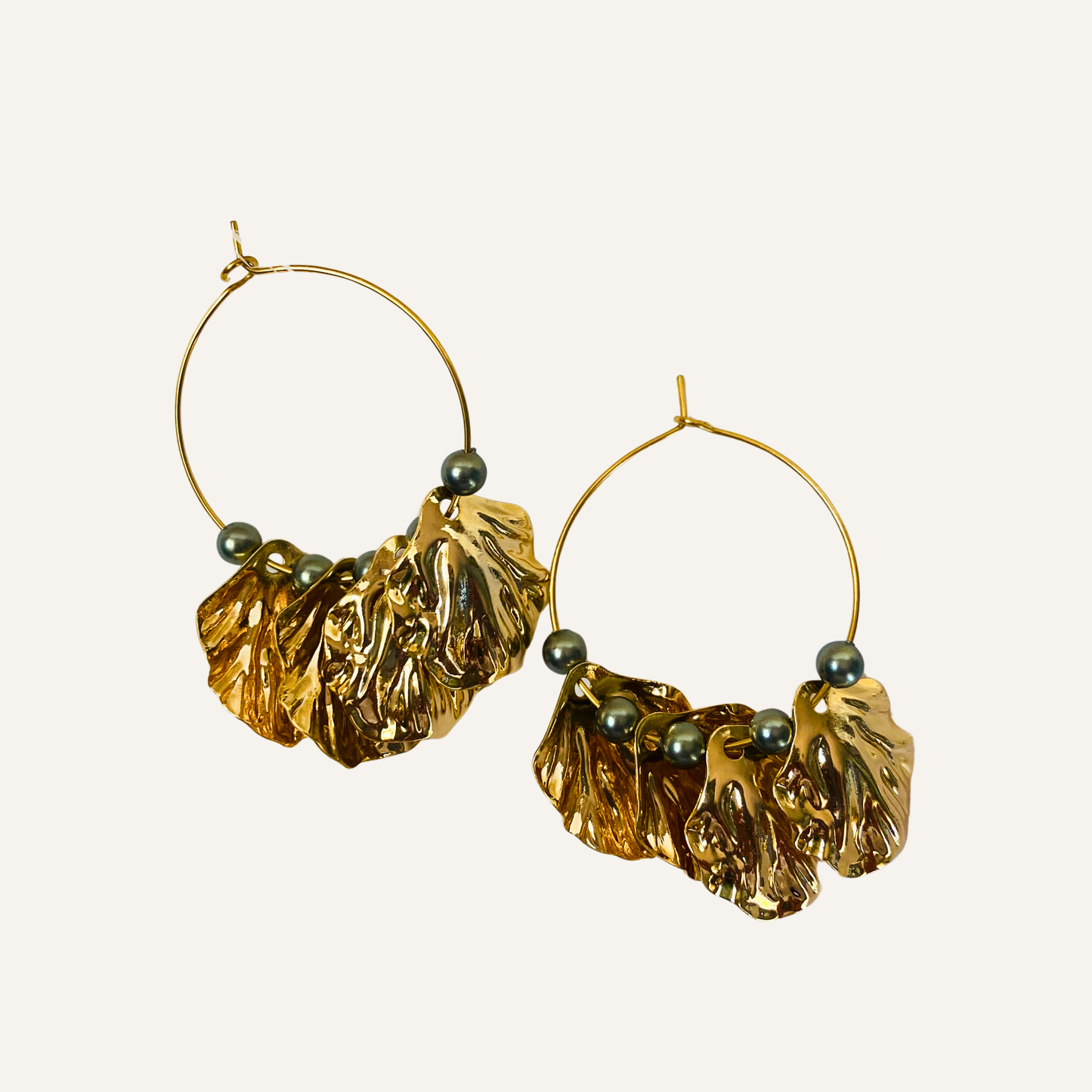 CHICA GAÜCHA - boucles d'oreilles DOREA - feuilles dorées & perles mates