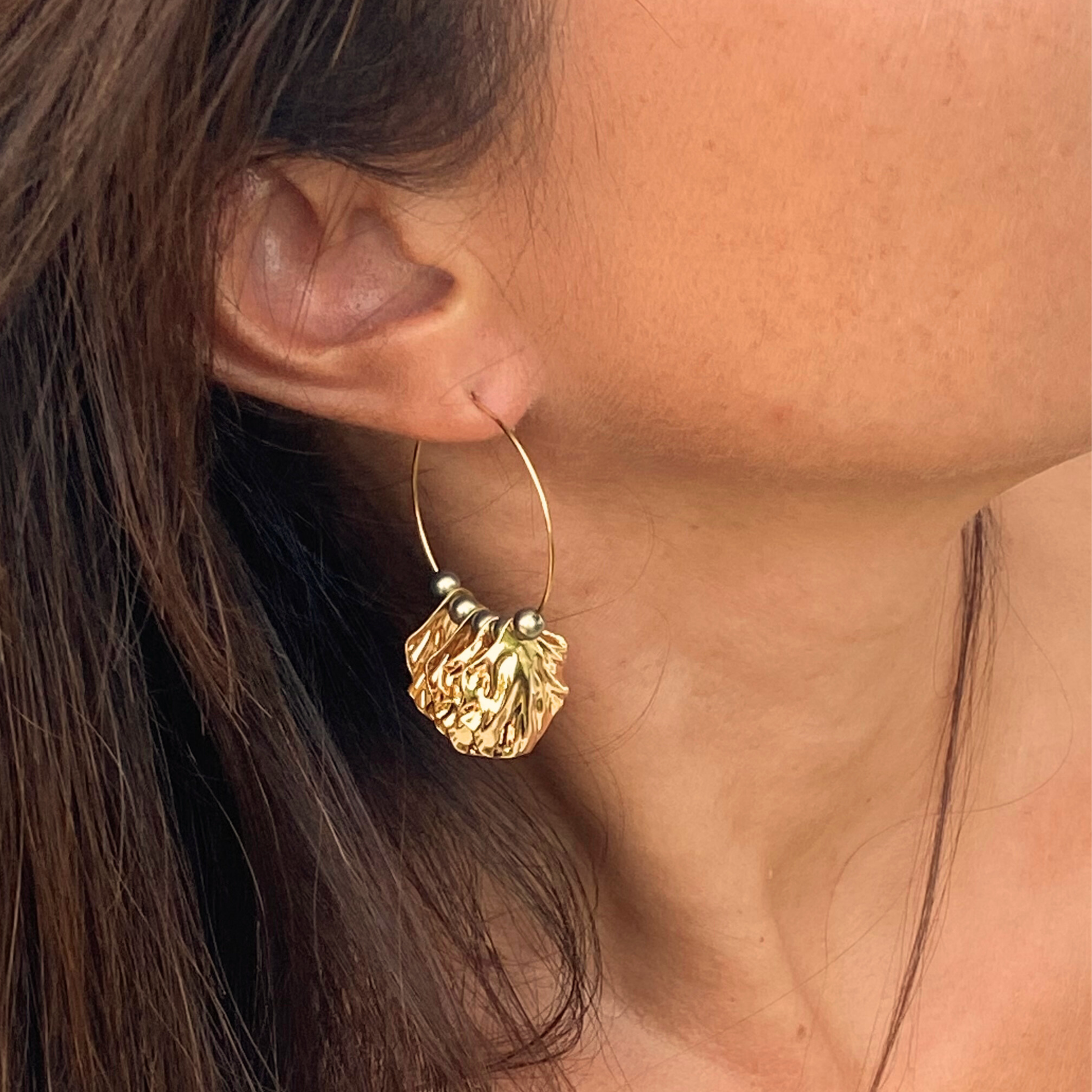 CHICA GAÜCHA - boucles d'oreilles DOREA - feuilles dorées & perles mates