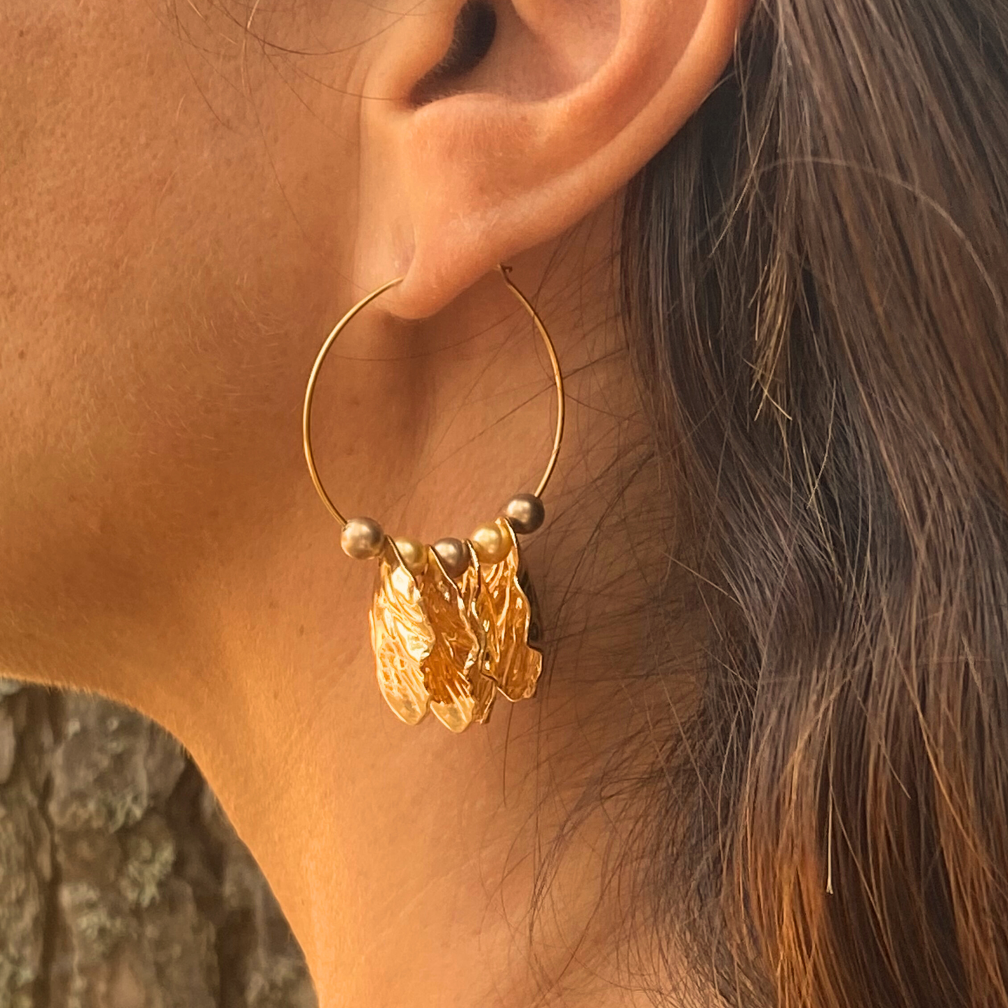 CHICA GAÜCHA - boucles d'oreilles DOREA - feuilles dorées & perles mates