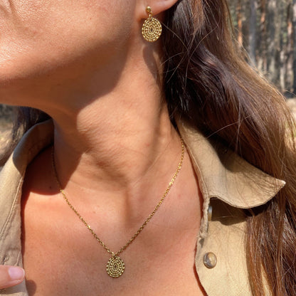 Chica Gaûcha - collier SOL NATIVO - médaillon martelé & acier inoxydable