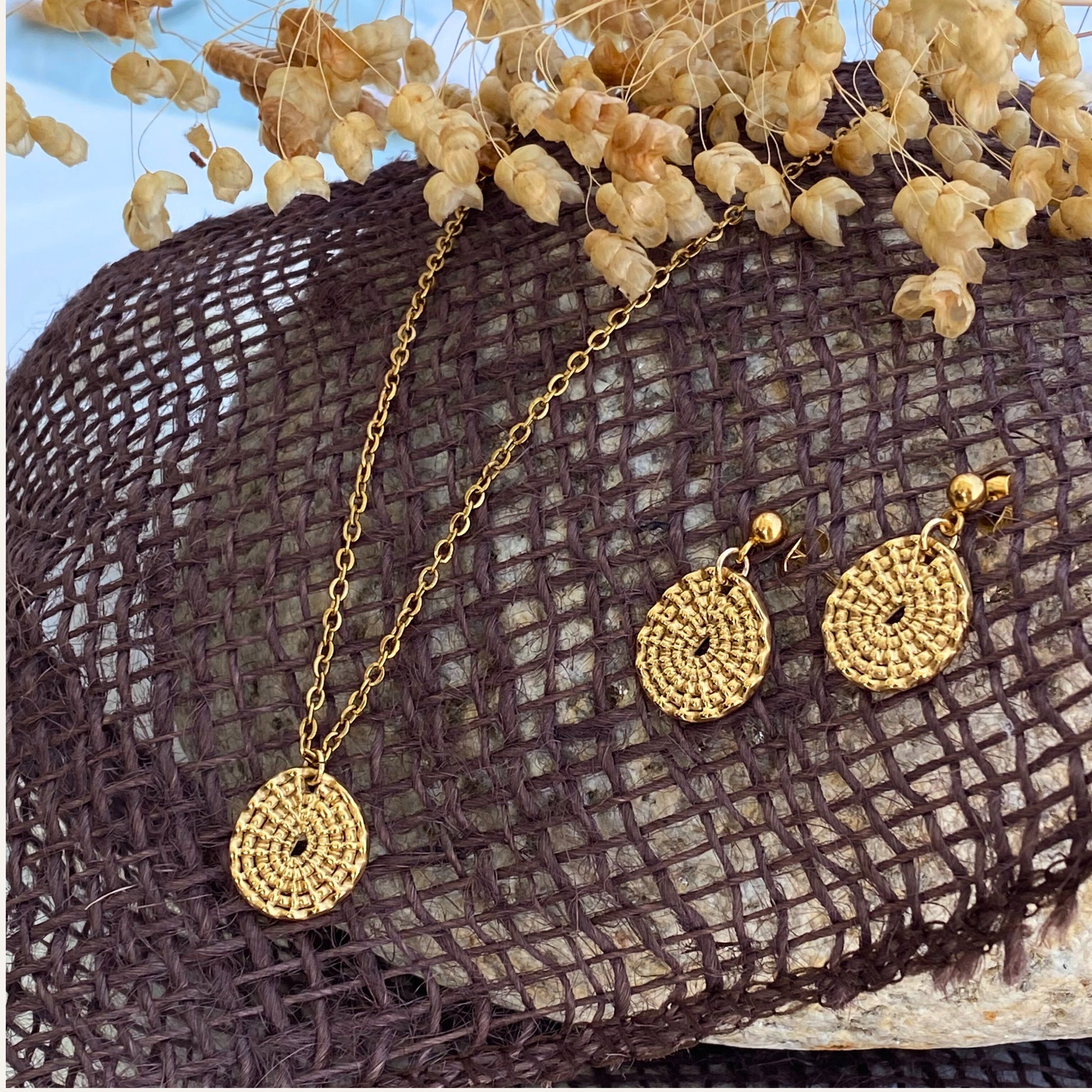 Chica Gaûcha - collier SOL NATIVO - médaillon martelé & acier inoxydable