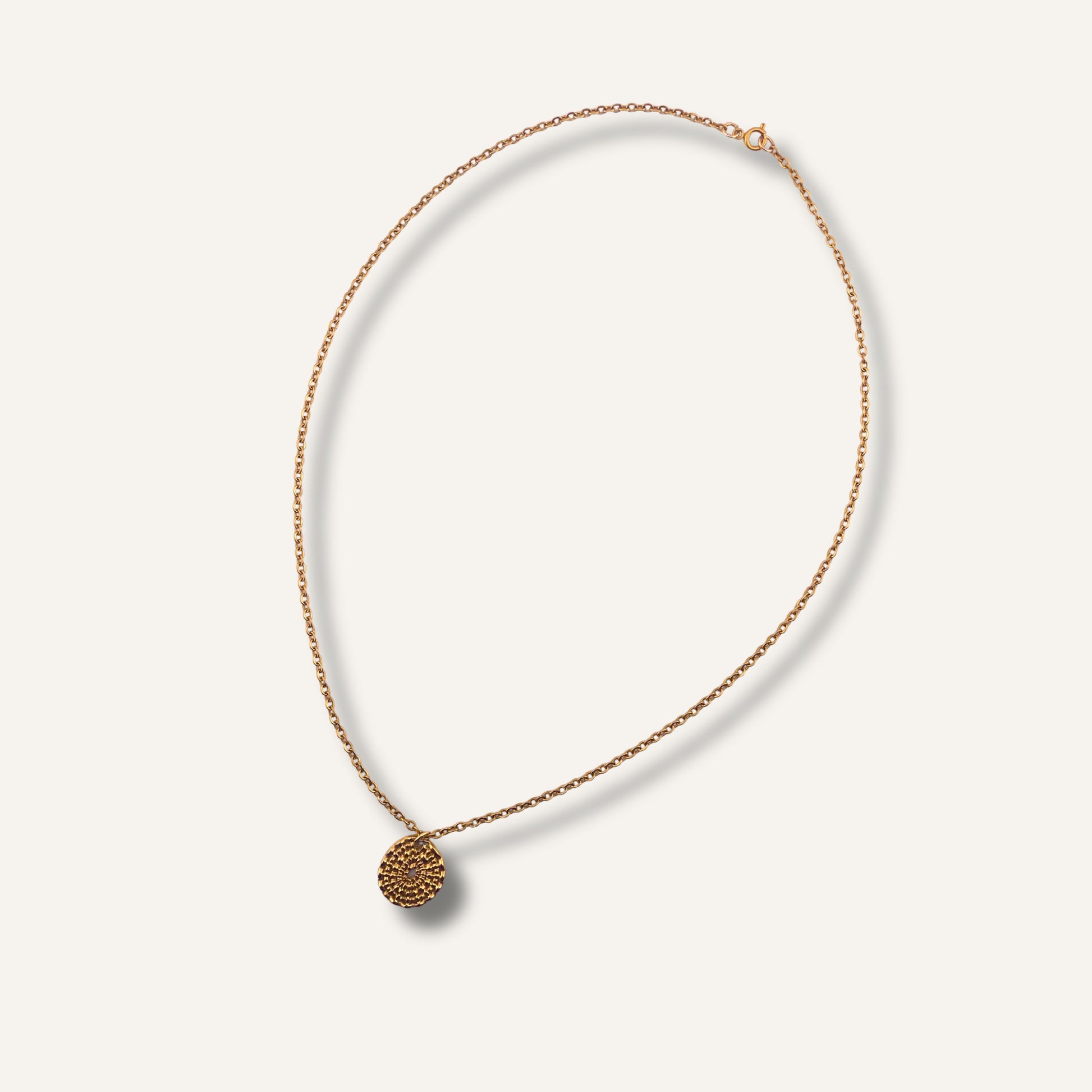 Chica Gaûcha - collier SOL NATIVO - médaillon martelé & acier inoxydable