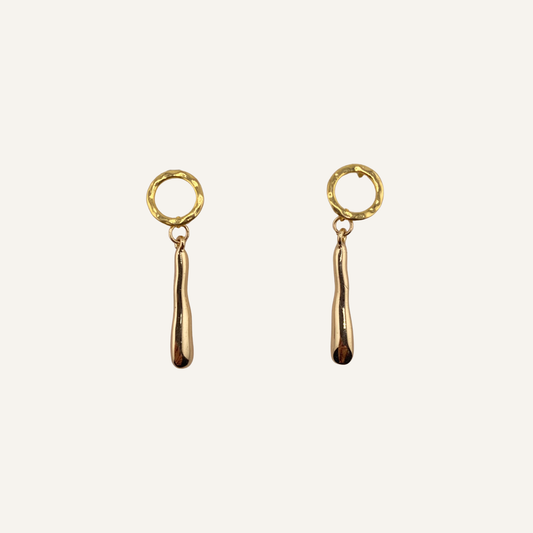 CHICA GAUCHA - Boucles d'oreilles LAGRIMA- pendentif goutte dorée et clou d'oreille martelé