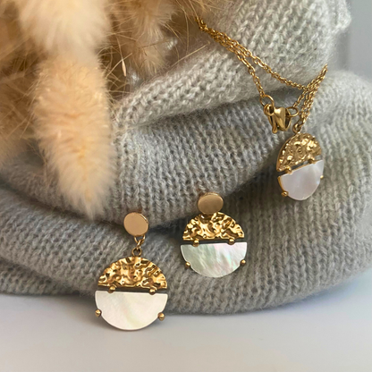 CHICA GAÜCHA - Boucles d'oreilles NOA - Pendentif rond bi-matière en métal texturé & pierre naturelle
