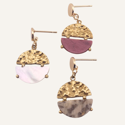 CHICA GAÜCHA - Boucles d'oreilles NOA - Pendentif rond bi-matière en métal texturé & pierre naturelle de rhodonite