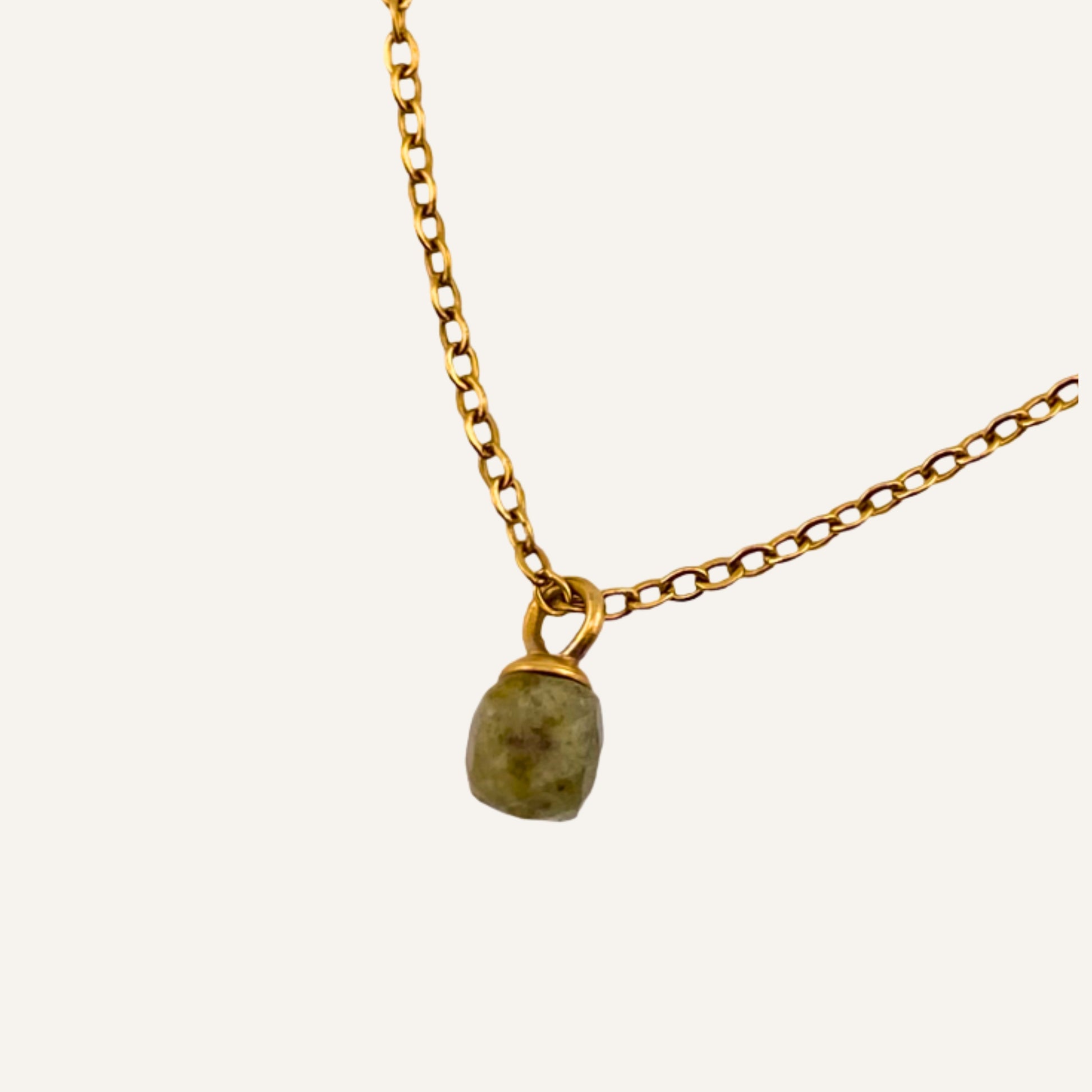 Chica gaücha -collier IRIS - pendentif en pierre naturelle de GRENAT VERT 