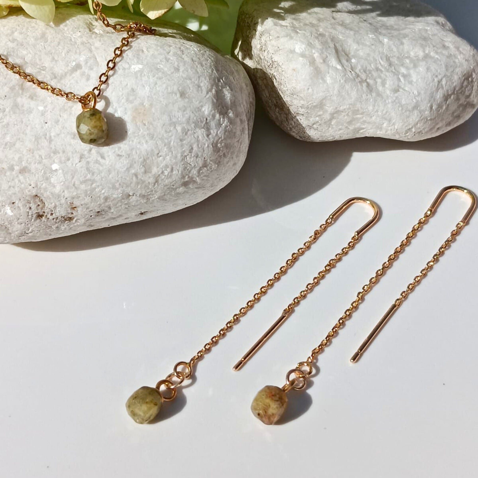 Chica gaücha -collier IRIS - pendentif en pierre naturelle de GRENAT VERT 