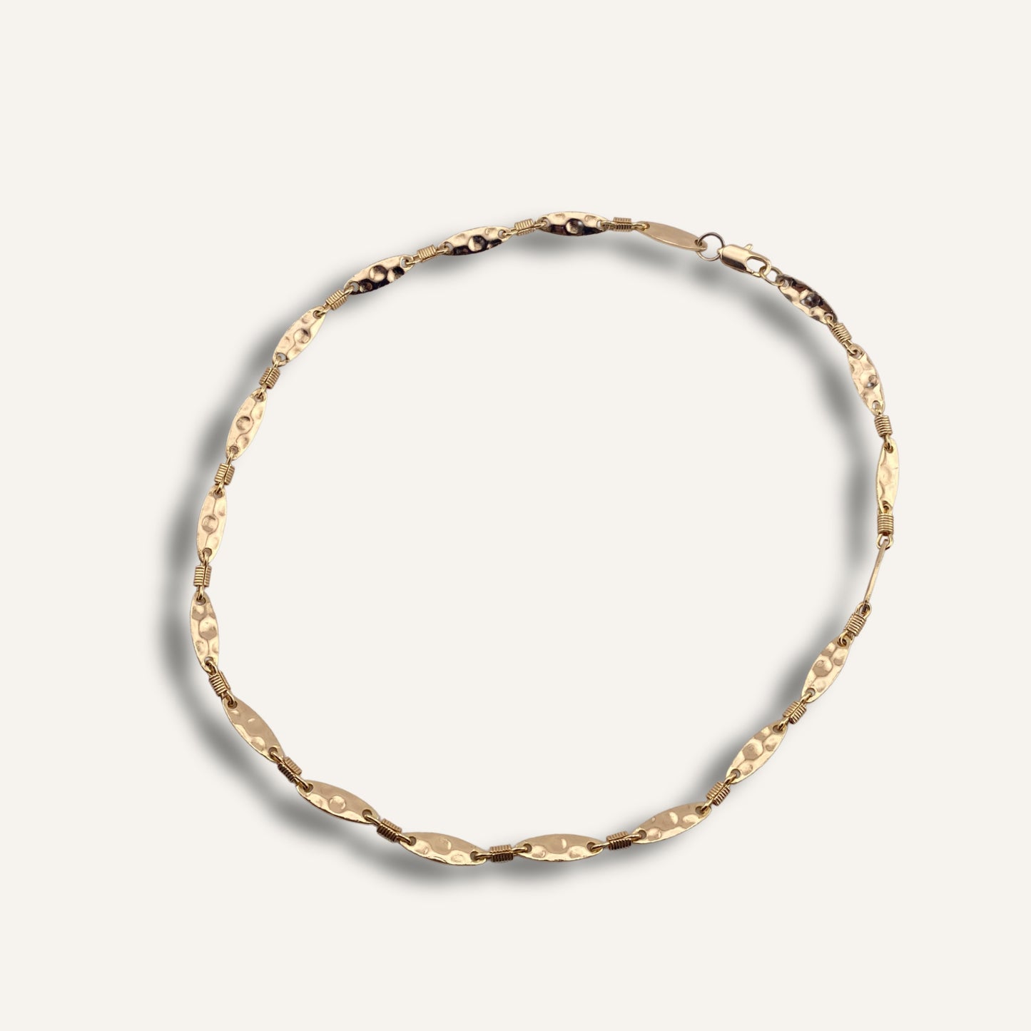 Collier LUZ- chaine martelée en laiton doré à l'or fin 18K