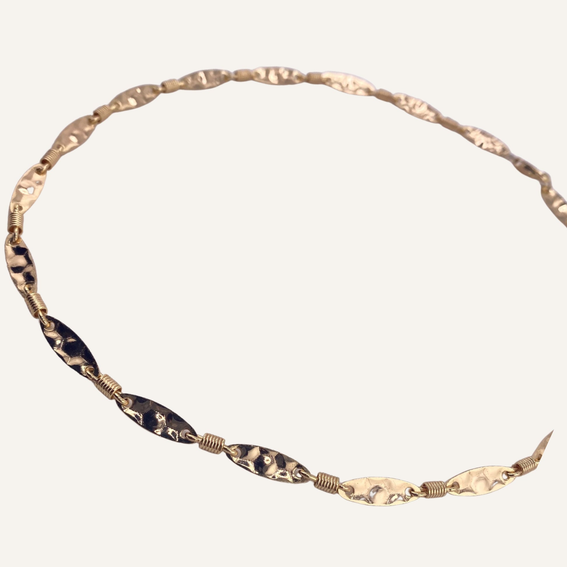 Collier LUZ- chaine martelée en laiton doré à l'or fin 18K