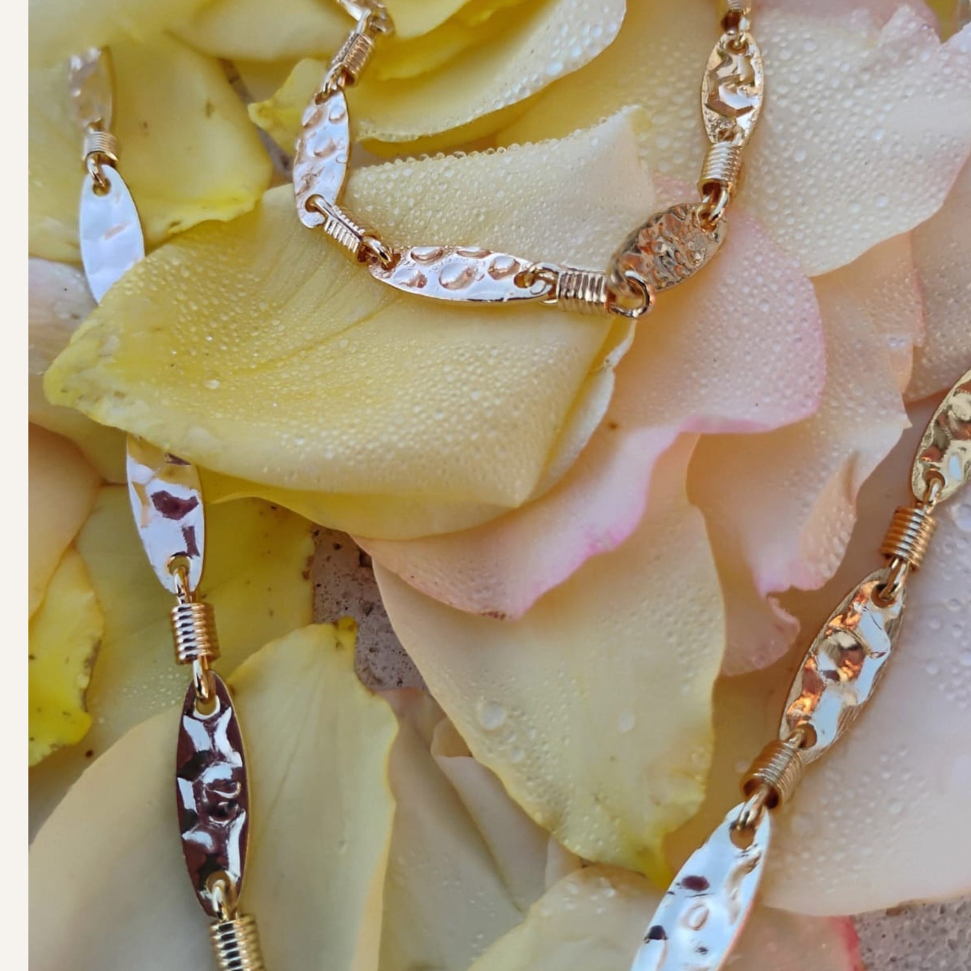 Collier LUZ- chaine martelée en laiton doré à l'or fin 18K