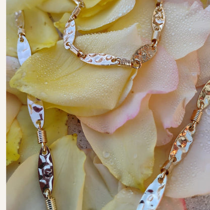 Collier LUZ- chaine martelée en laiton doré à l'or fin 18K