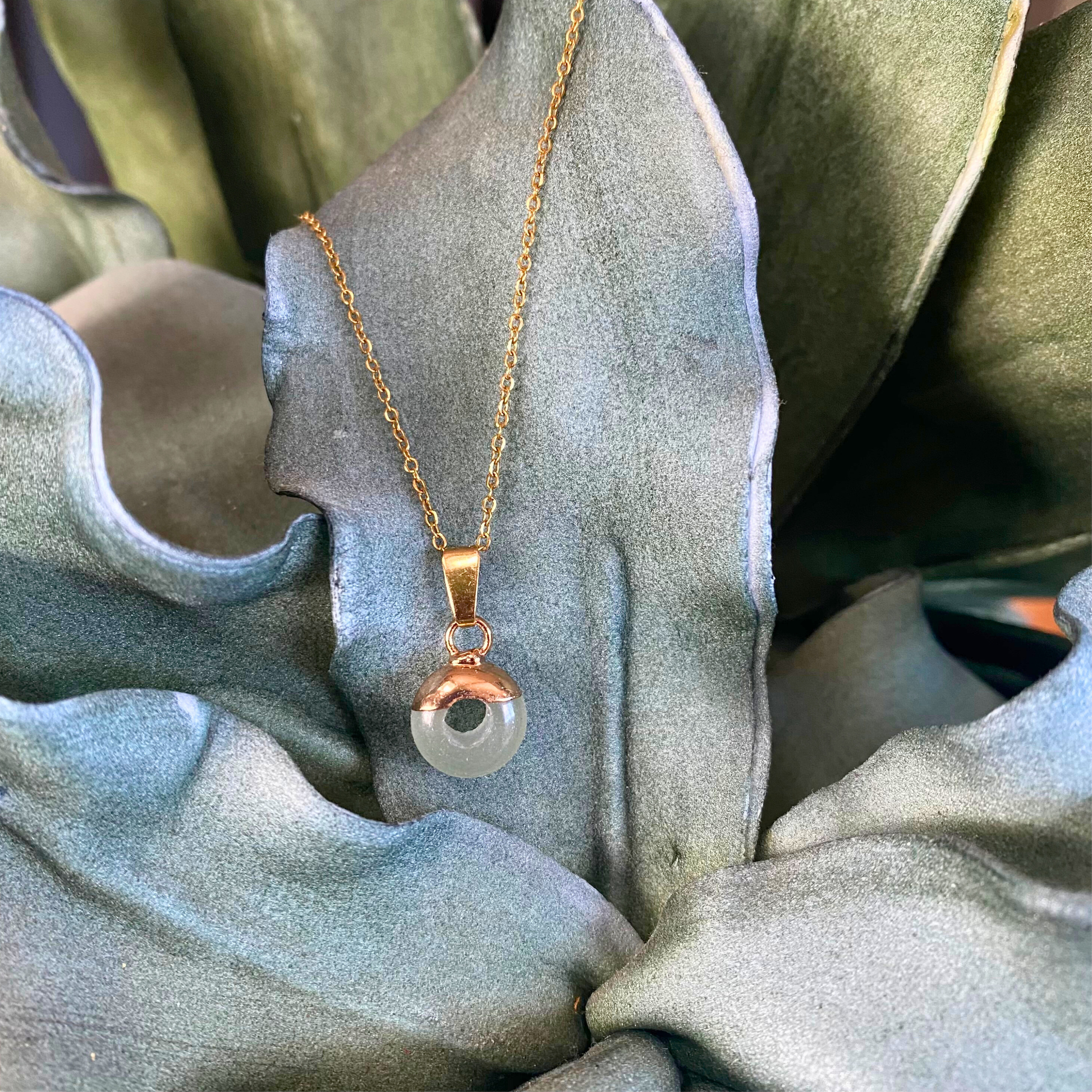 Chica Gaücha - Collier OLA - pendentif rondelle en aventurine verte naturelle & acier inoxydable 