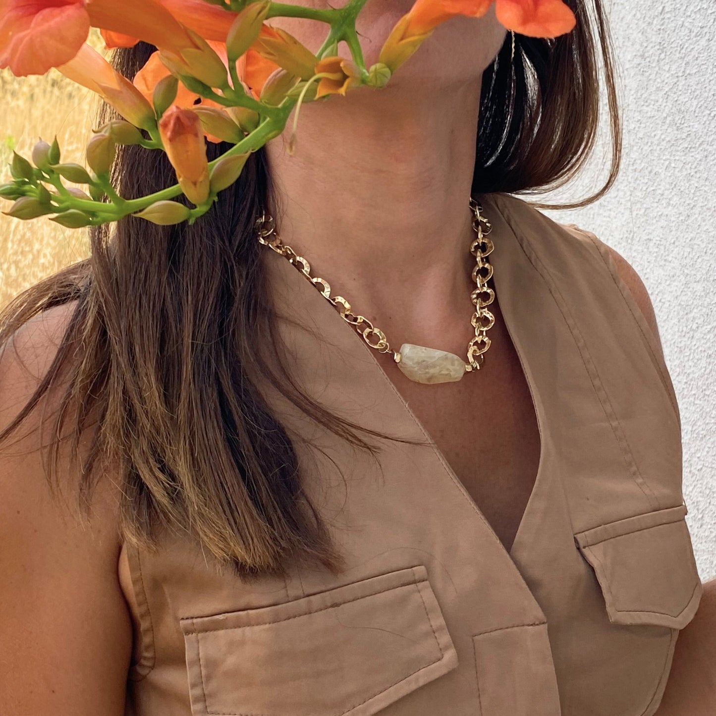 chica gaücha - collier anahi- citrine naturelle polie & chaine martelée dorée à l'or fin 18K