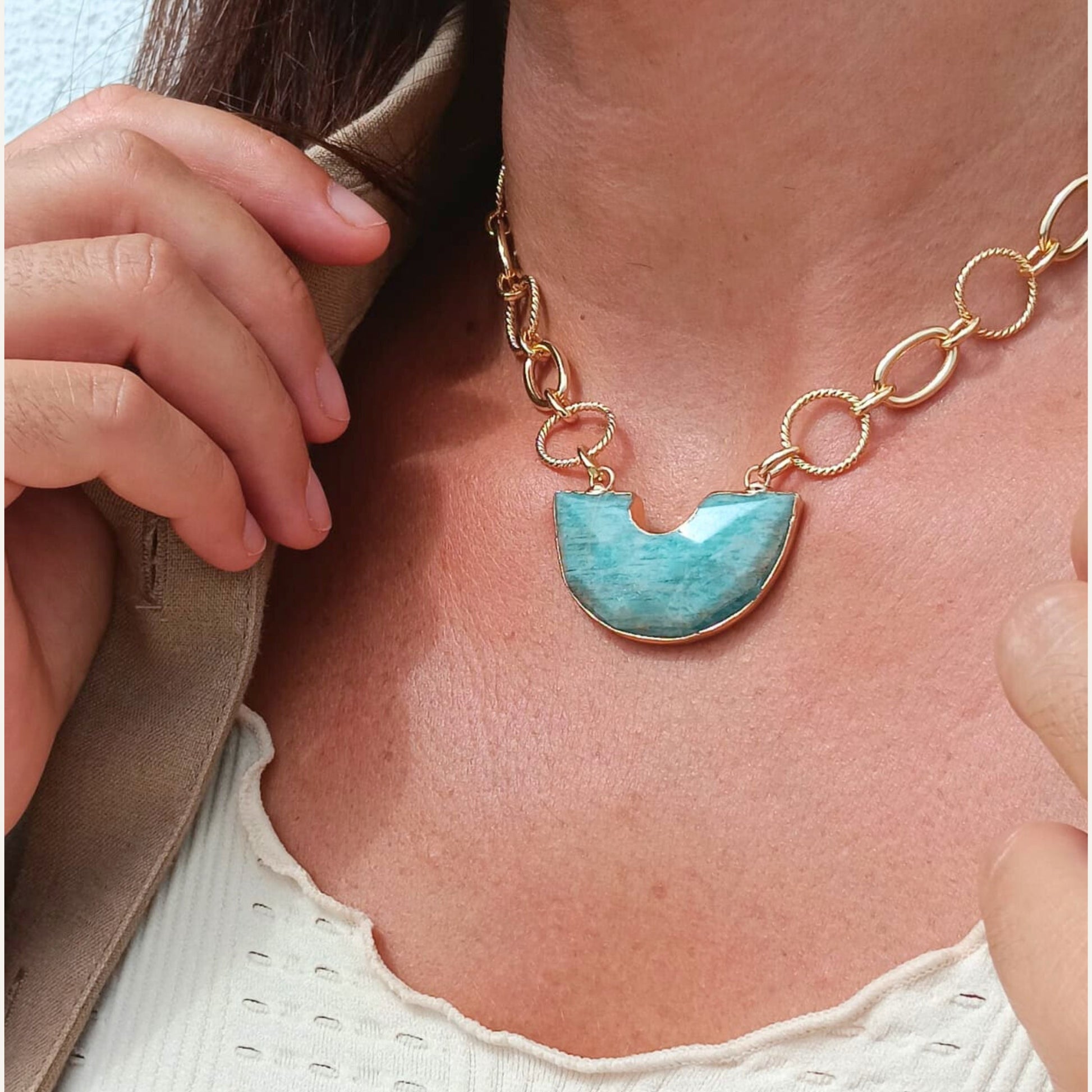 chica-gaücha-collier-aura-amazonite-chaine dorée à l'or fin 18K