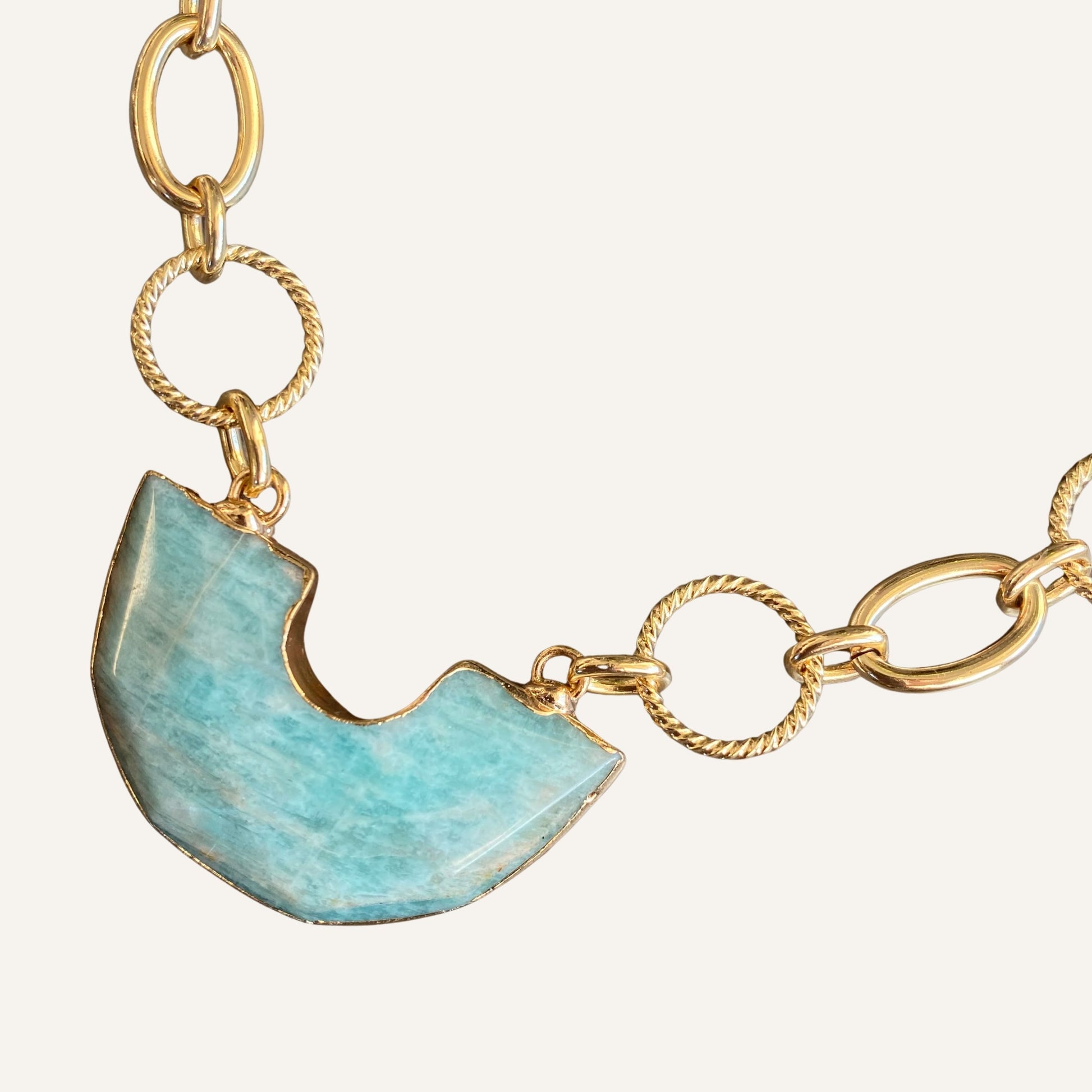 Chica-gaücha-collier aura - Quartz Vert et chaine dorée à l'or fin 18K