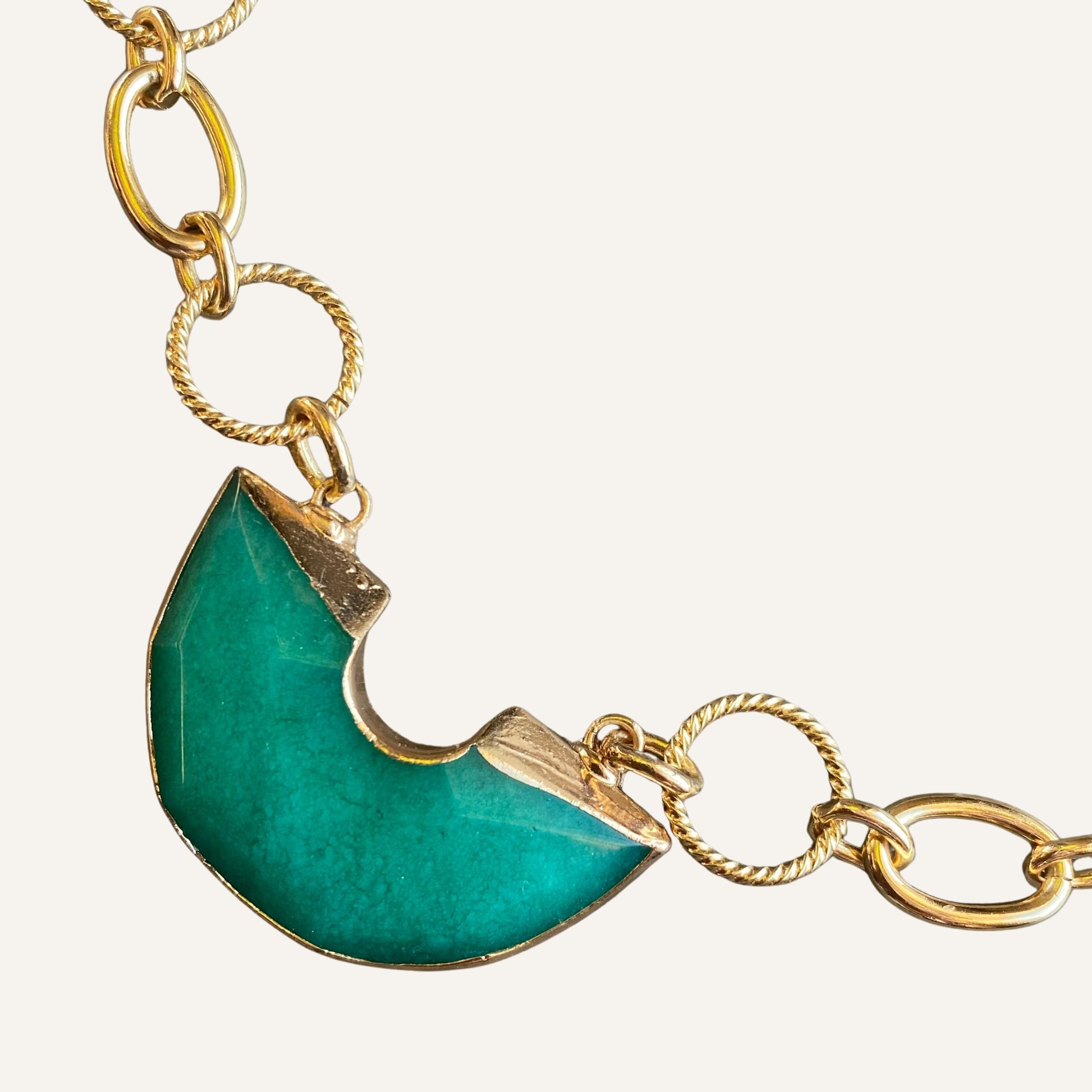 Chica-gaücha-collier aura - Quartz Vert et chaine dorée à l'or fin 18K