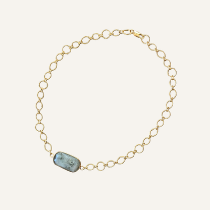 chica gaucha-Collier KAYA - labradorite naturelle polie et sertie sur chaîne dorée à l'or fin 18K 