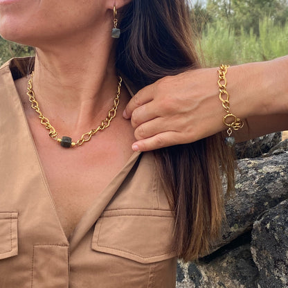 Collier MAPU - Perle cube en pierre naturelle de Labradorite brute & acier inoxydable doré
