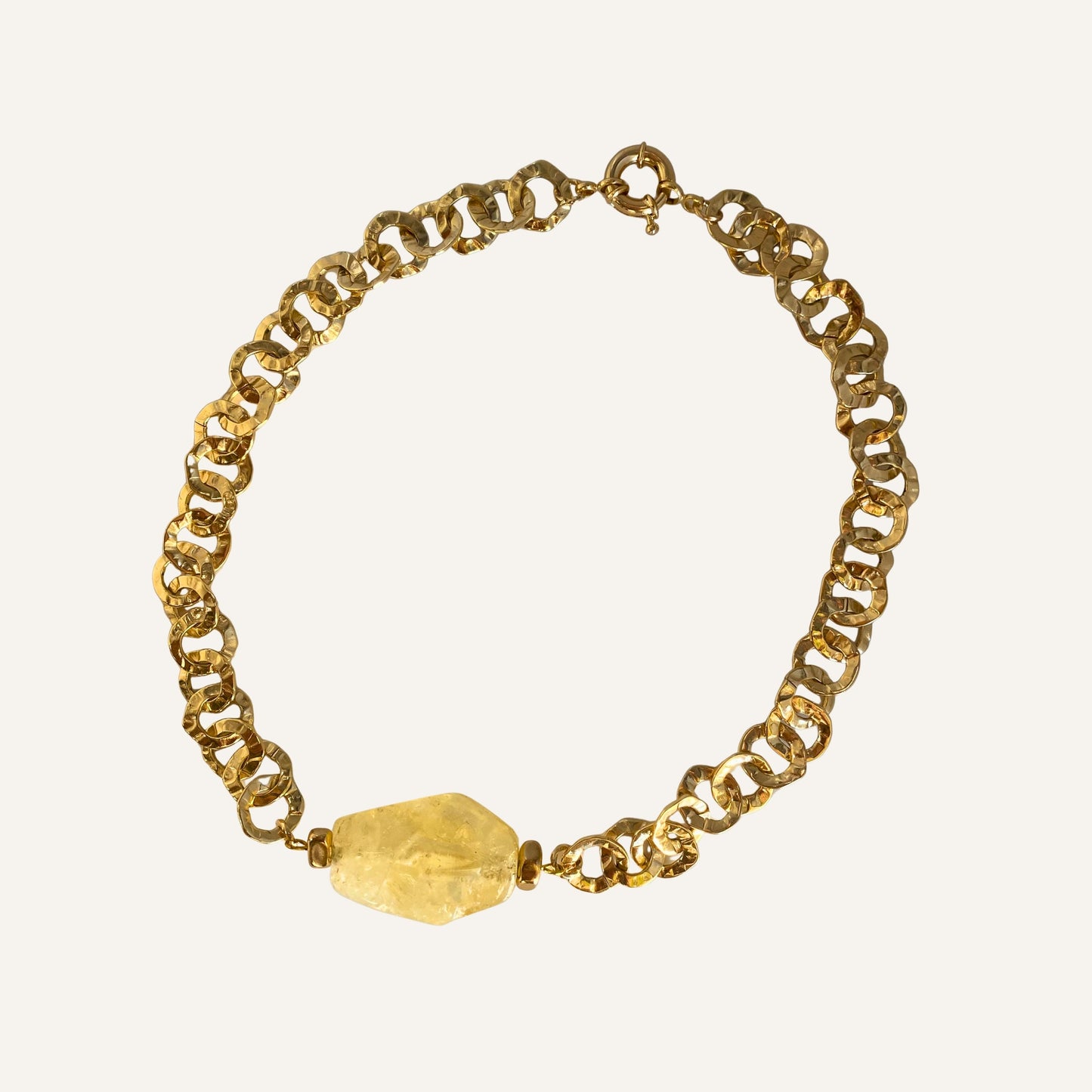 chica gaücha - collier anahi- citrine naturelle polie & chaine martelée dorée à l'or fin 18K