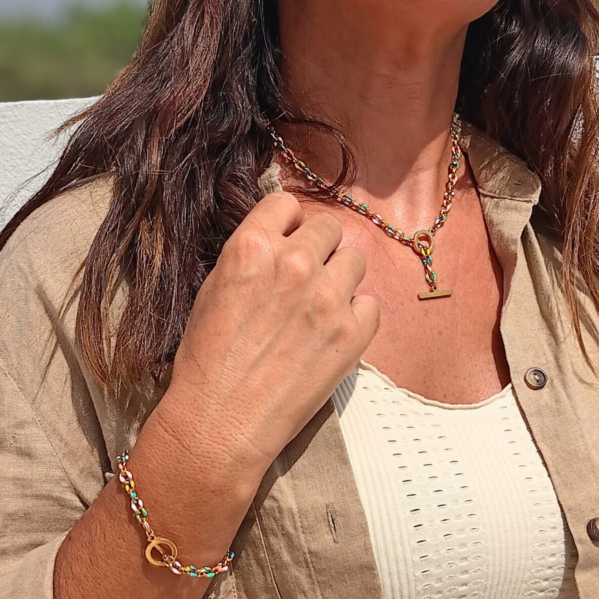 Chica gaÜcha- Collier DALIA - acier inoxydable doré, maillons émaillés multicolores & fermoir toggle