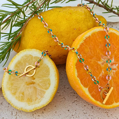 Chica gaÜcha- Collier DALIA - acier inoxydable doré, maillons émaillés multicolores & fermoir toggle