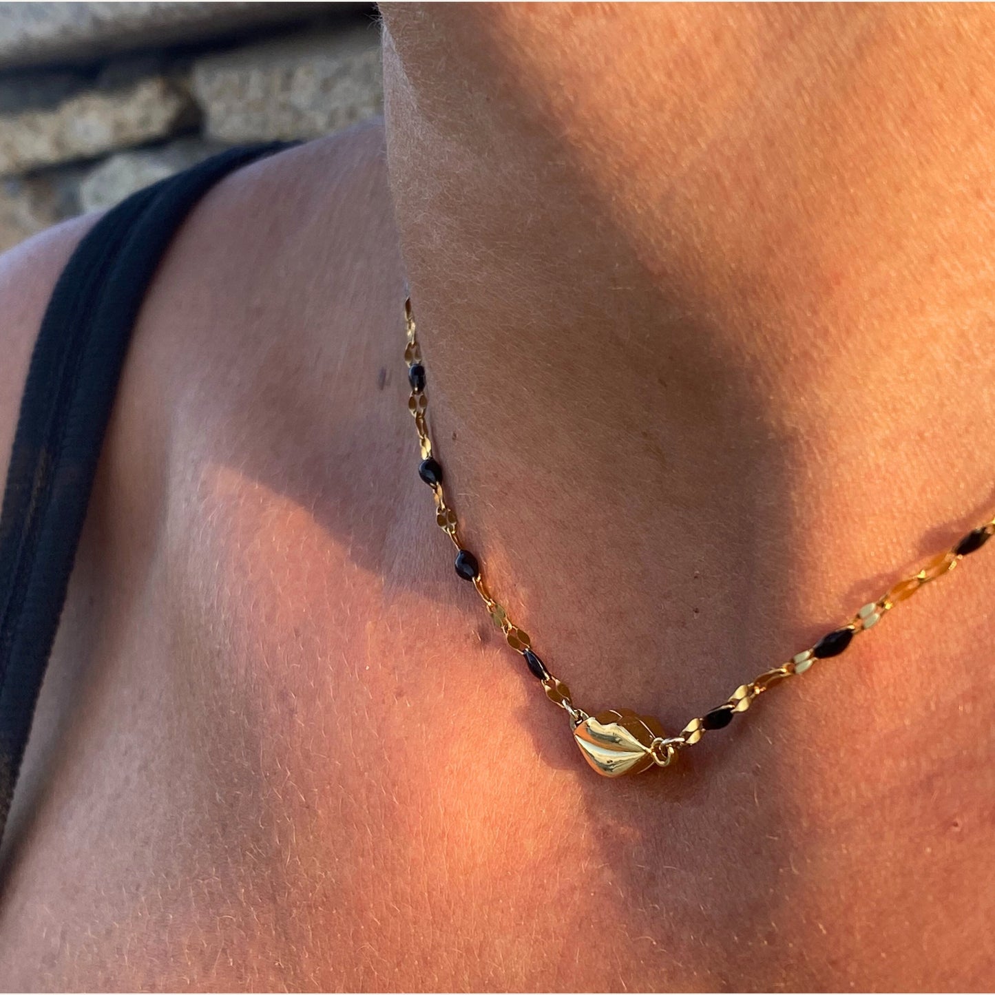 Chica gaÜcha-collier BESITO noir- chaine en acier inoxydable émaillé noir & fermoir aimanté lèvre dorée