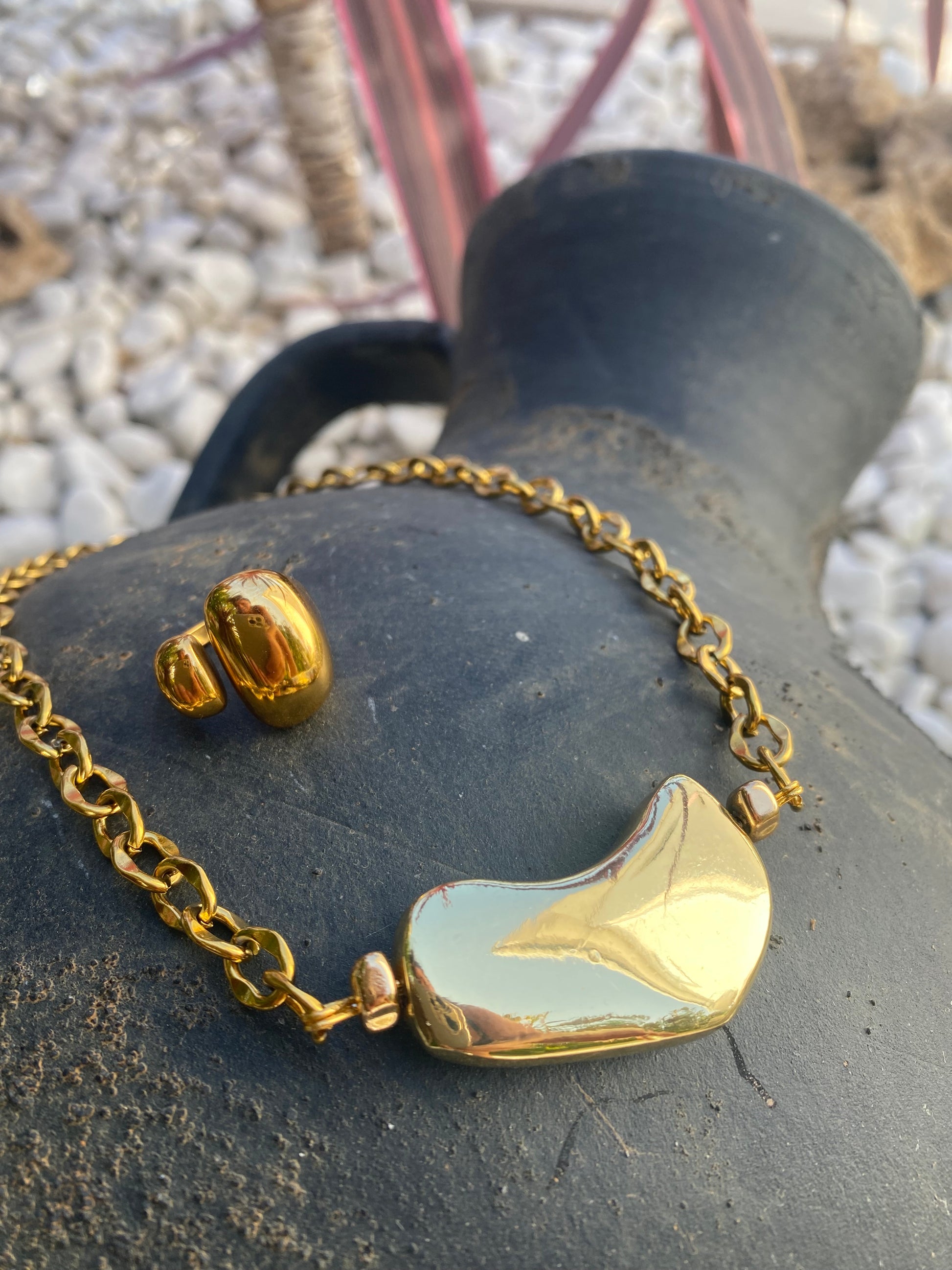 Chica gaücha-collier GALEÏ-pendentif sculptural doré & chaine en acier inoxydable