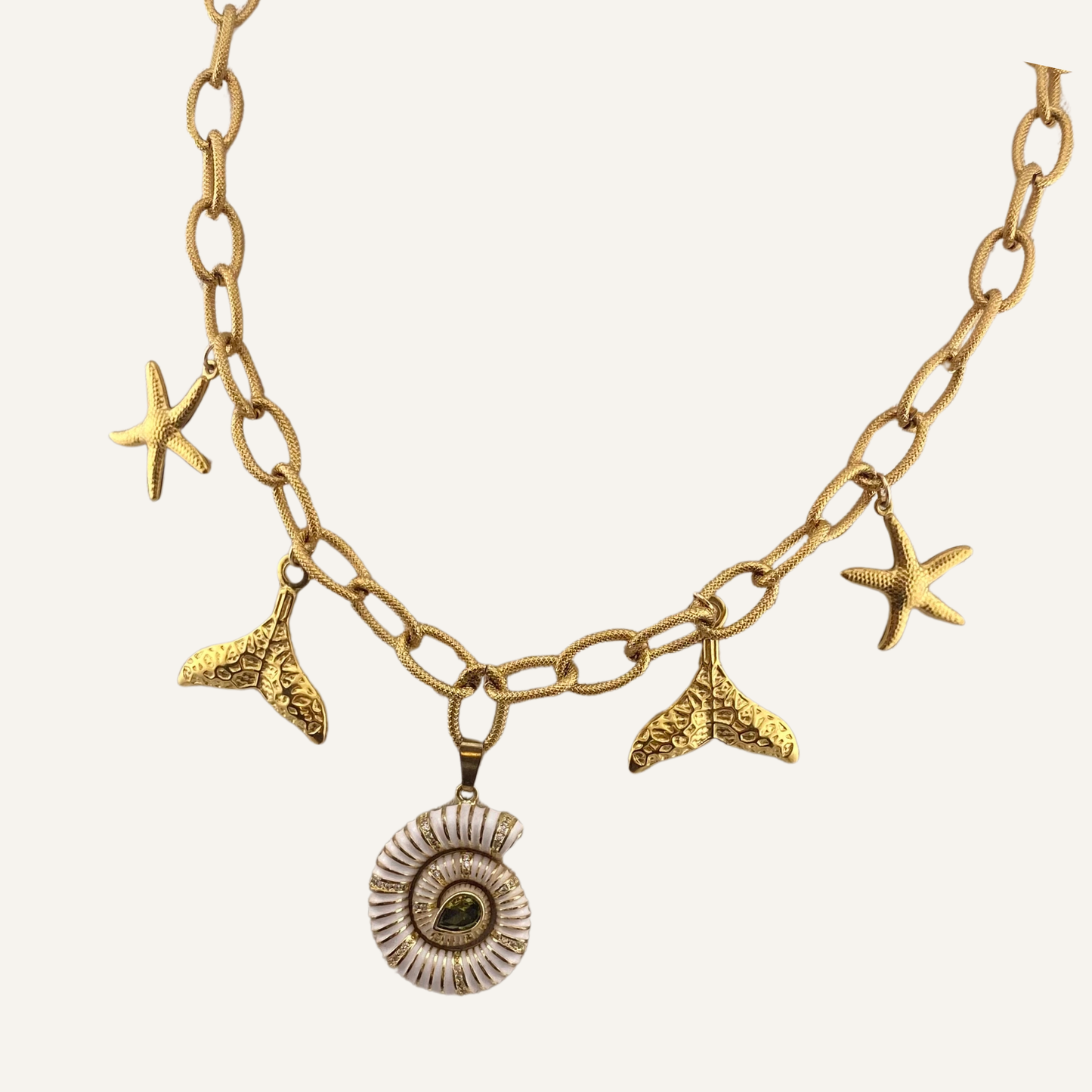 Collier NAUTILUS blanc - charms marins & pendentif ammonite