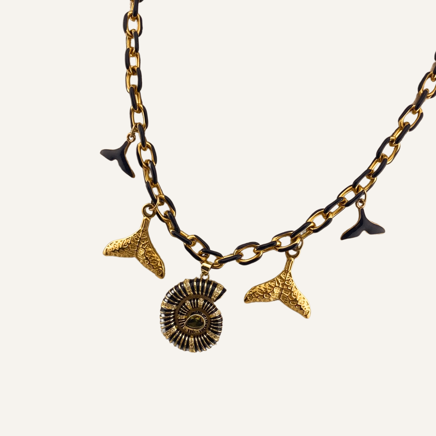chica gaucha - Collier NAUTILUS noir - charms marins & pendentif ammonite