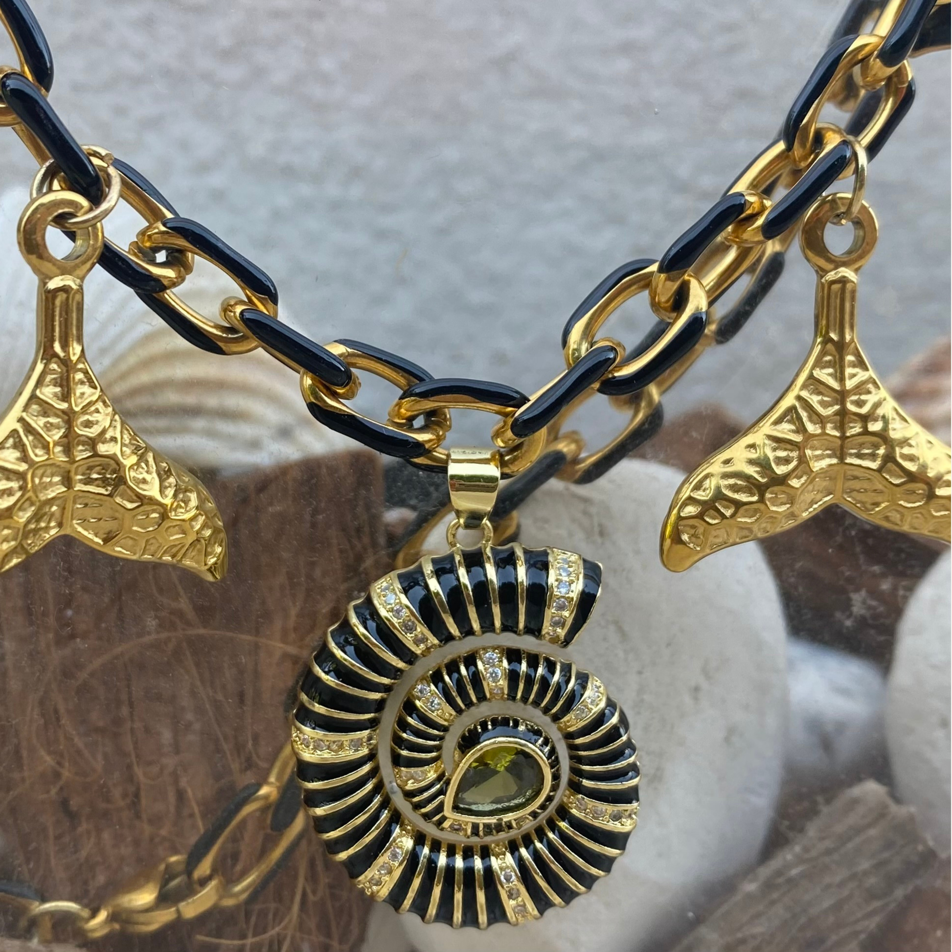 chica gaucha - Collier NAUTILUS noir - charms marins & pendentif ammonite