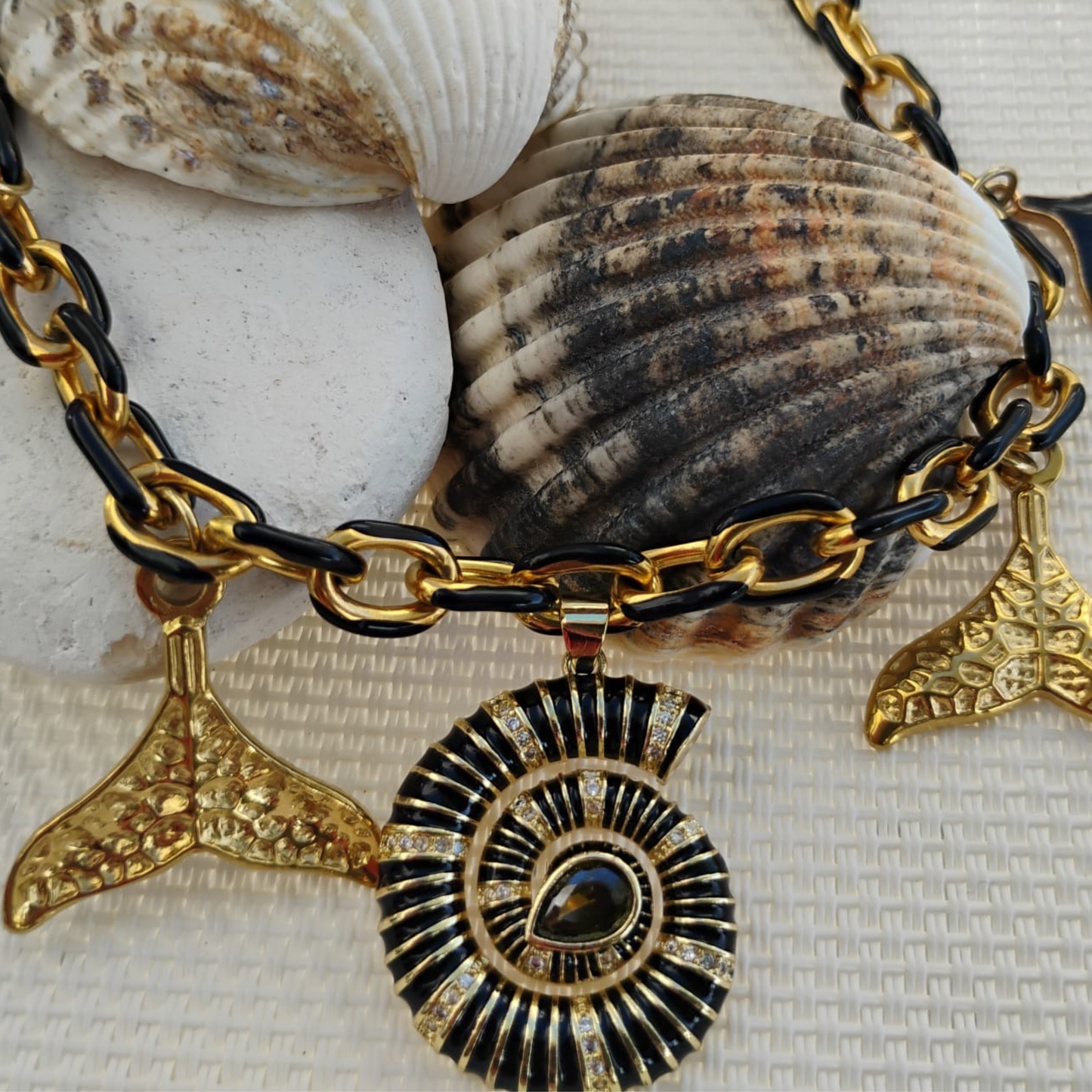 chica gaucha - Collier NAUTILUS noir - charms marins & pendentif ammonite