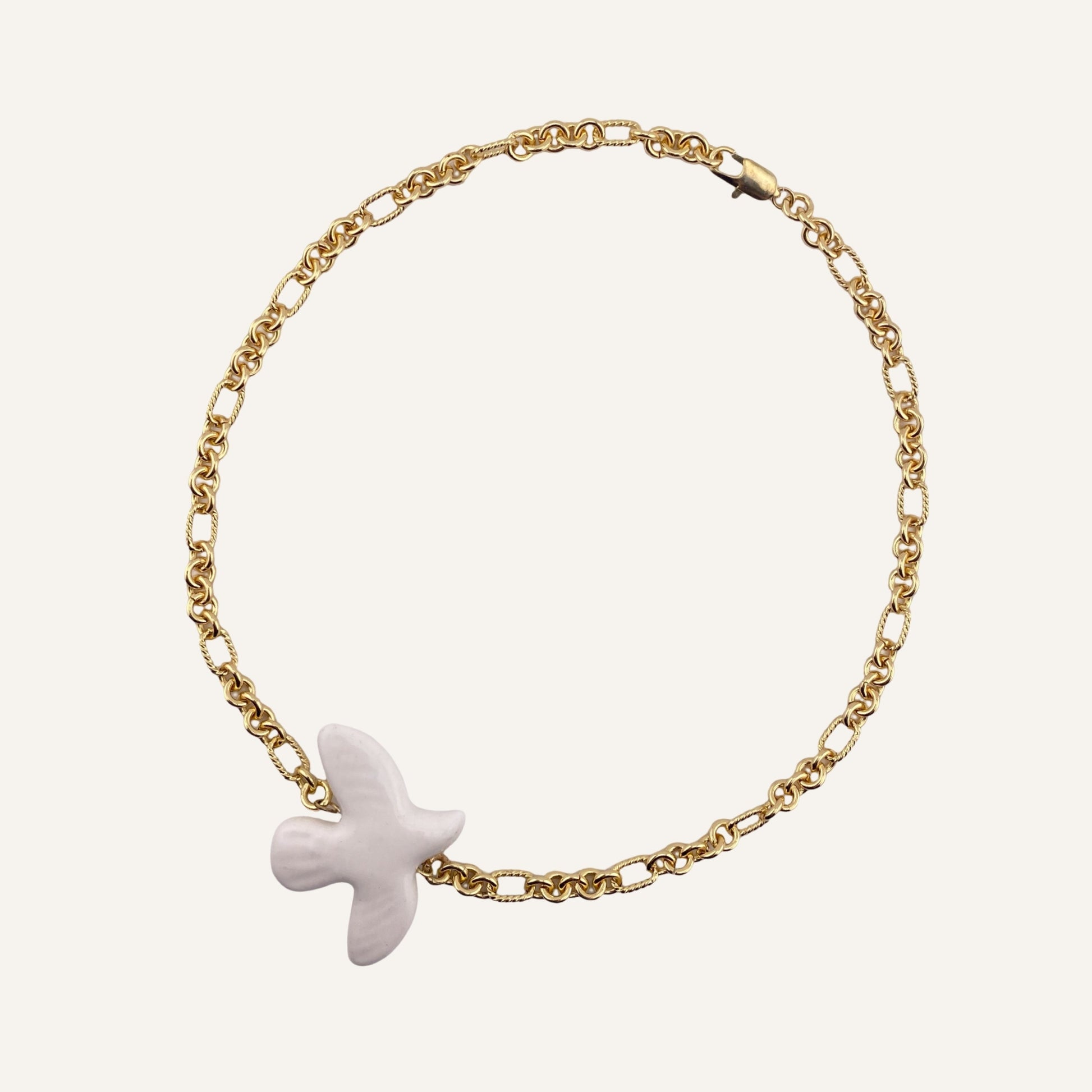 collier PALOMA - colombe en céramique blanche & chaine dorée à l'or fin 18K - création artisanale signée chica gaücha